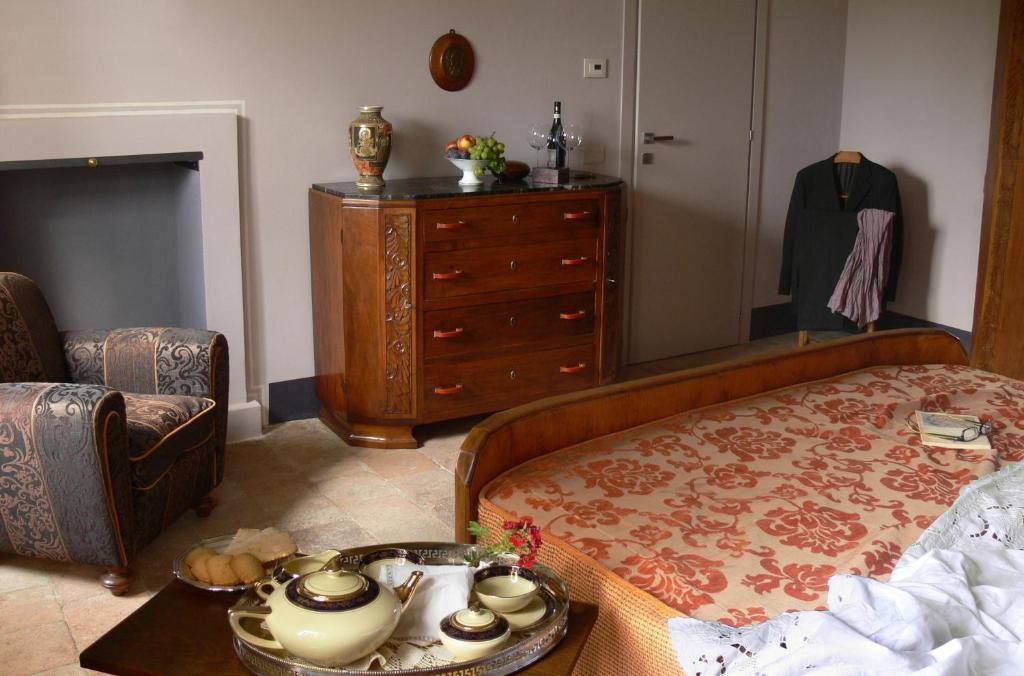 Hostal Casa Isabella Vaglio Serra Habitación foto